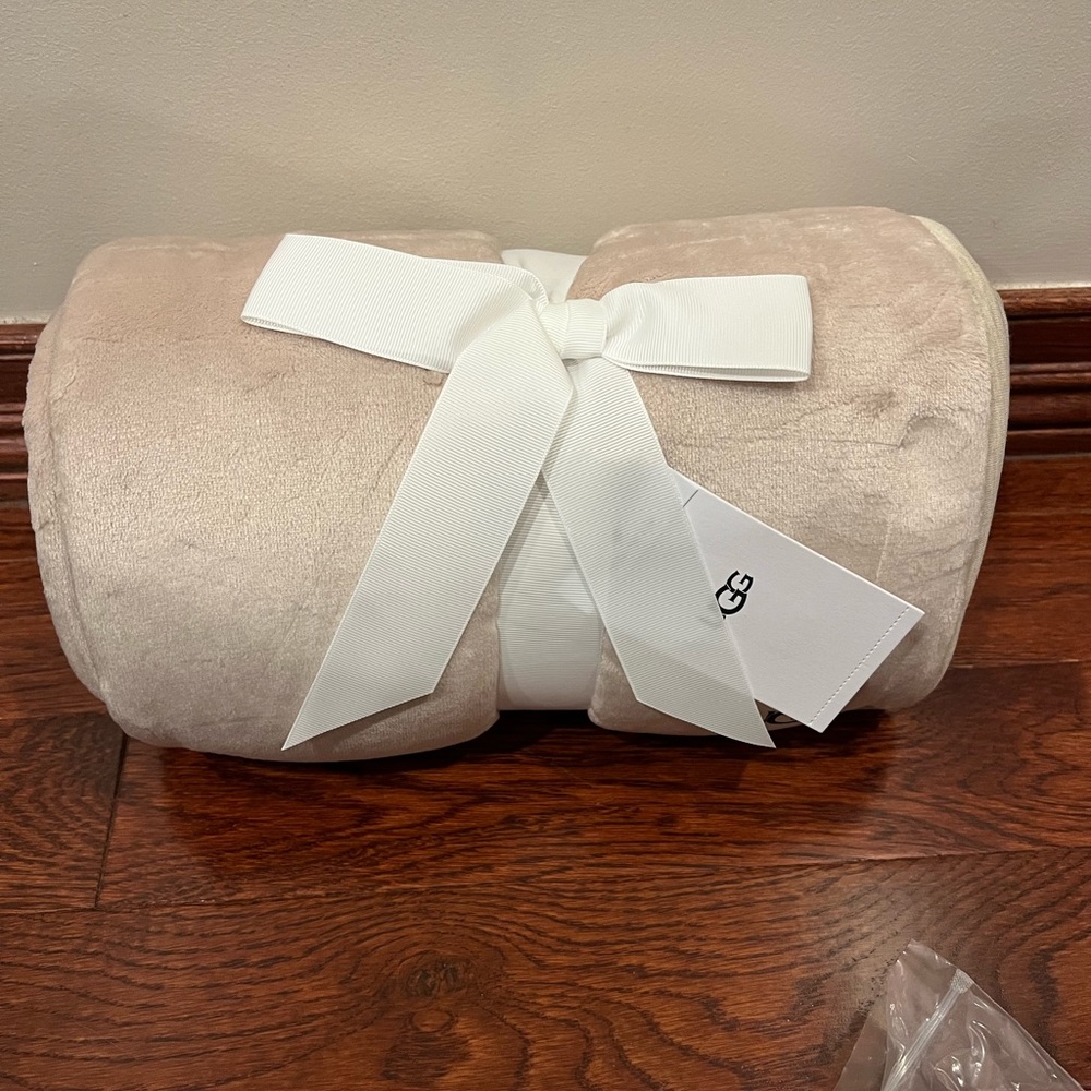 BNWT UGG Blanket Duffield Throw Beige 50x70